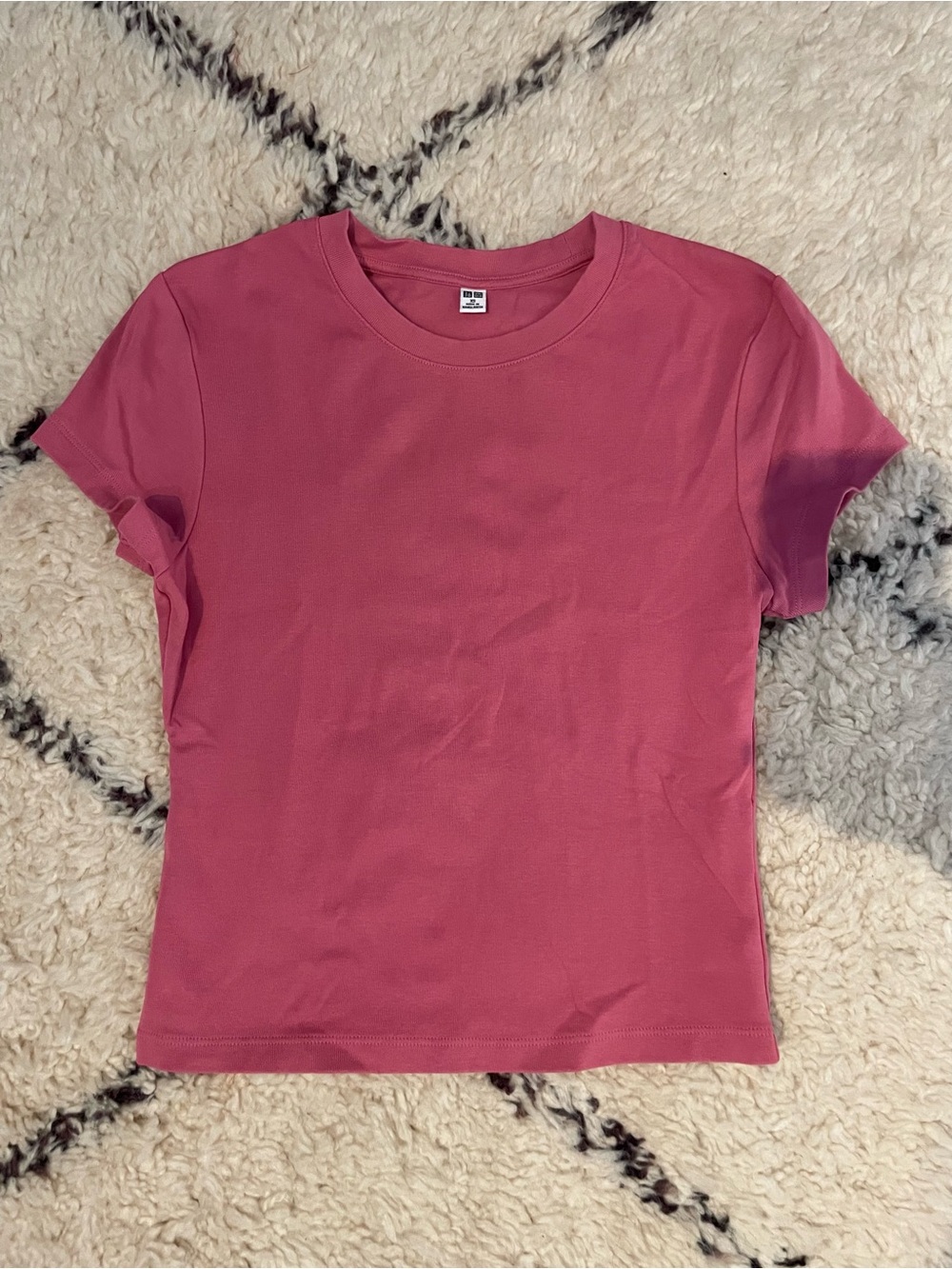 Uniqlo Women's Short Sleeve Crewneck Tee in Rose Pink